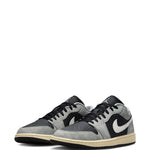 Air Jordan 1 Low Se Light Smoke Grey Sneakers